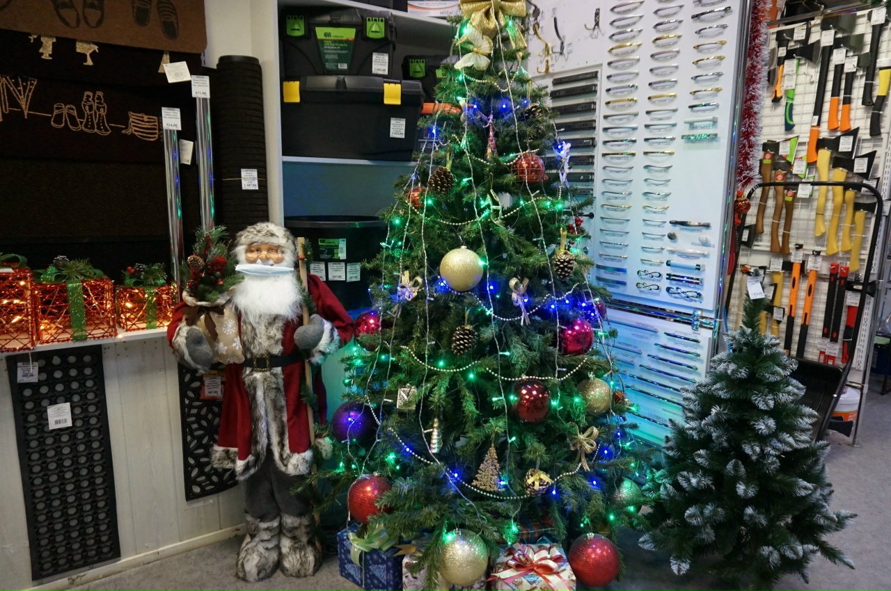 По поручению Андрея Чибиса в Заполярье стартовали новогодние конкурсы для муниципалитетов, предпринимателей и УК